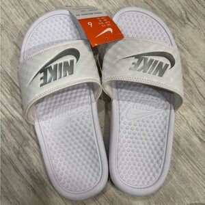 Nike Slides Size 6 Womens